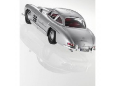 Модель Mercedes-Benz 300 SL Gullwing W 198 (1954–1957), Silver, 1:43 Scale от Mercedes Модель Mercedes-Benz 300 SL Gullwing W 198 (1954–1957), Silver, 1:43 Scale
